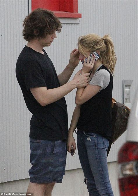 evan peters y emma roberts|evan peters emma roberts arrest.